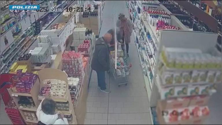 Aretirali trojico, ki je v trgovinah okradla več starejših oseb