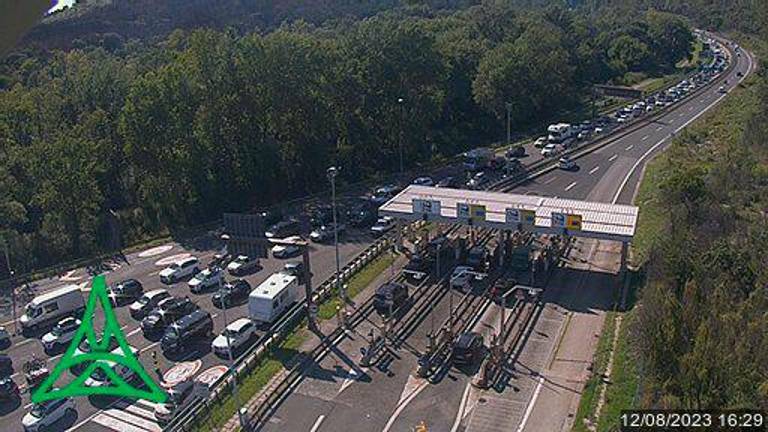 Močno zgoščen promet in zastoji na avtocestnem omrežju