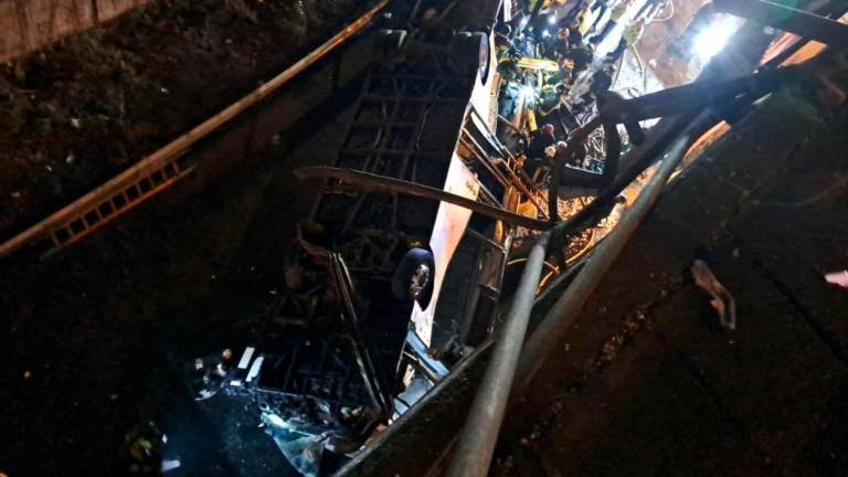 V tragediji pri Mestrah umrlo najmanj 21 ljudi