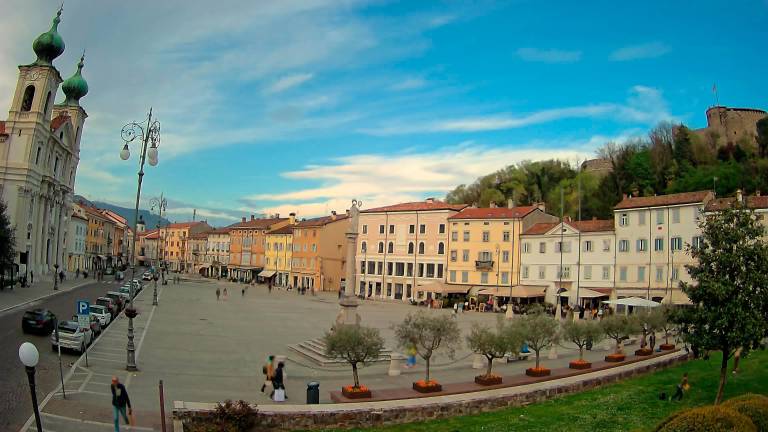 Prazniki s sončnim vremenom in za ta čas visokimi temperaturami