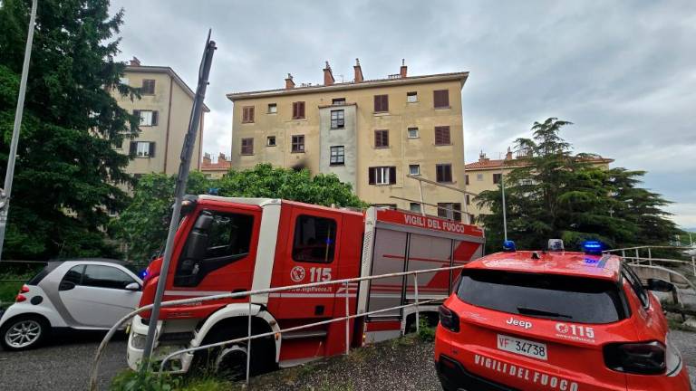 Požar in eksplozija v Ulici Carmelitani na Greti