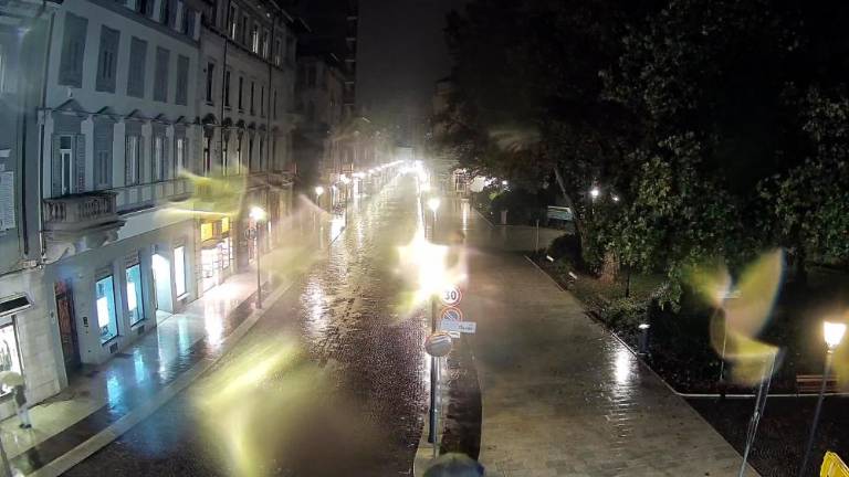 Padavine bodo ponoči ponehale, ostali pa bodo vlaga in oblaki