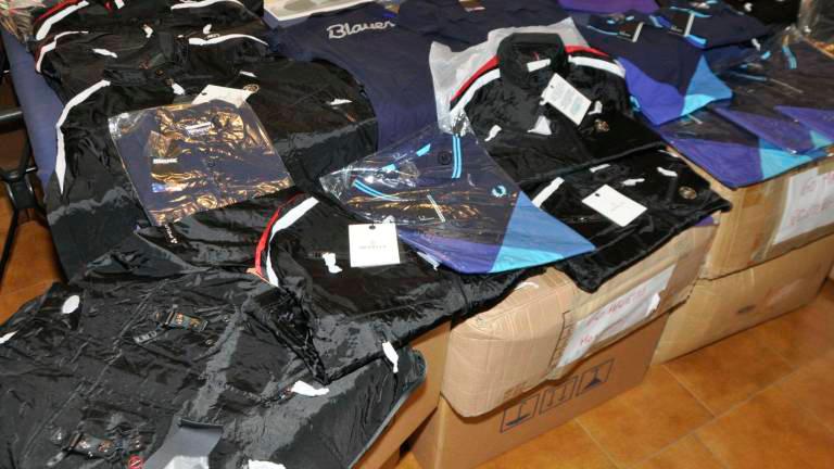 Pri Fernetičih zasegli več kot 4500 ponarejenih izdelkov luksuznih znamk