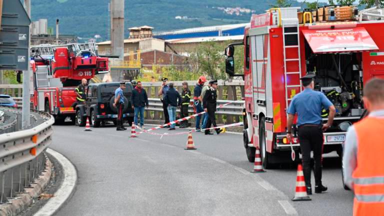 Obdukcija pokazala, da si je moški ob hitri cesti vzel življenje