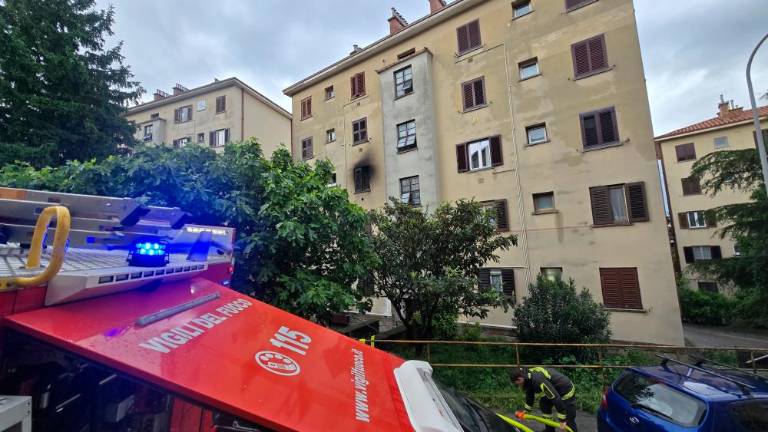 Požar in eksplozija v Ulici Carmelitani na Greti