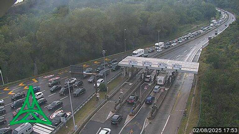 Na avtocesti A4 se je popoldne promet zgostil, tudi jutri možni zastoji