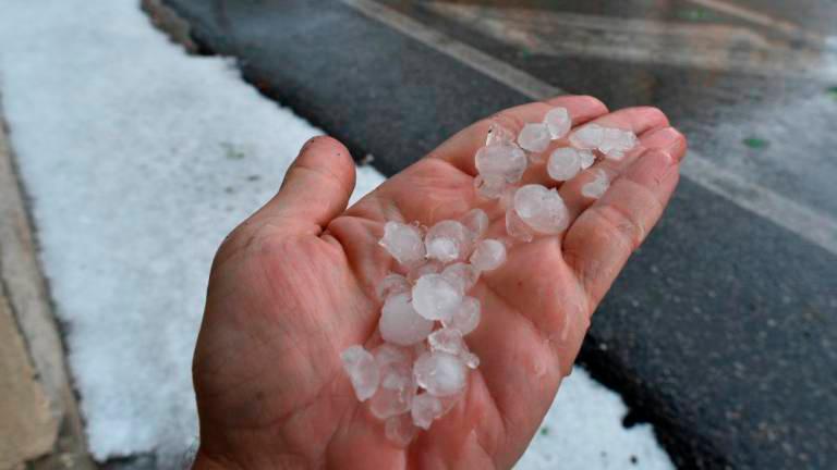 Pozor, krajevna neurja danes možna tudi ob morju!