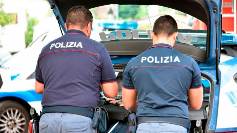 Zaradi nasilja nad partnerko bo nosil elektronsko zapestnico