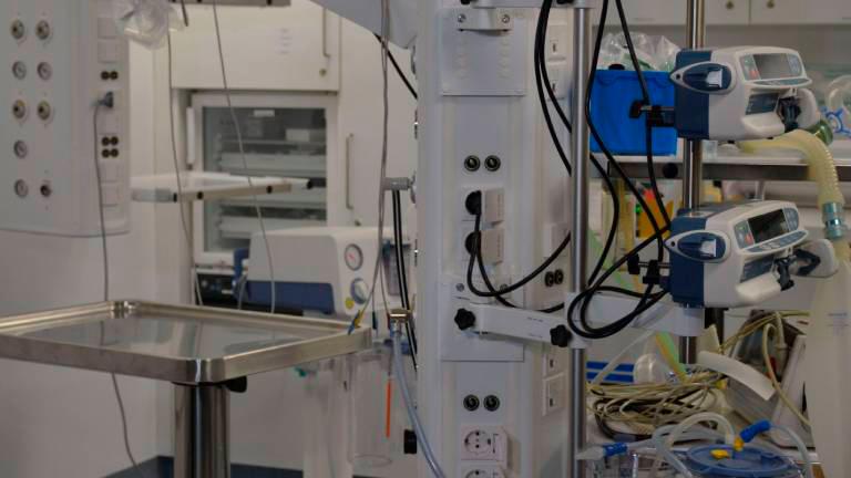 Za obsojena v zadevi smejalni plin družbenokoristno delo