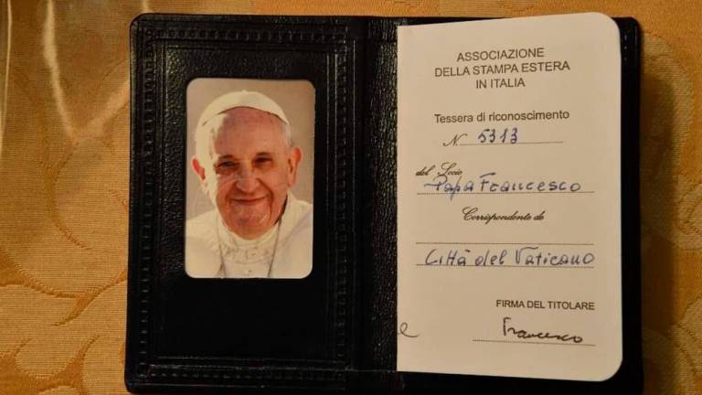 Papež Frančišek postal novinar