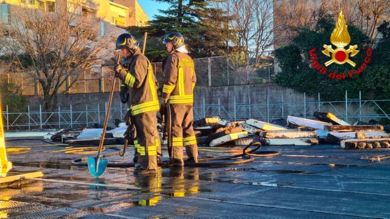Zagorelo na strehi šole Caprin (video)
