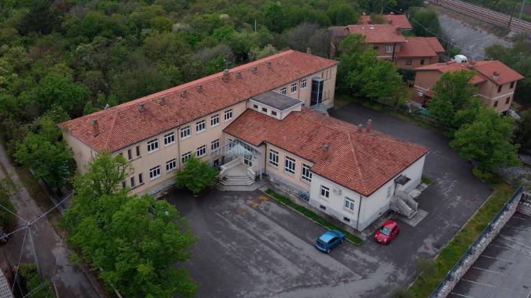 Obnovili bodo domačo šolo, opustili so projekt šolskega središča