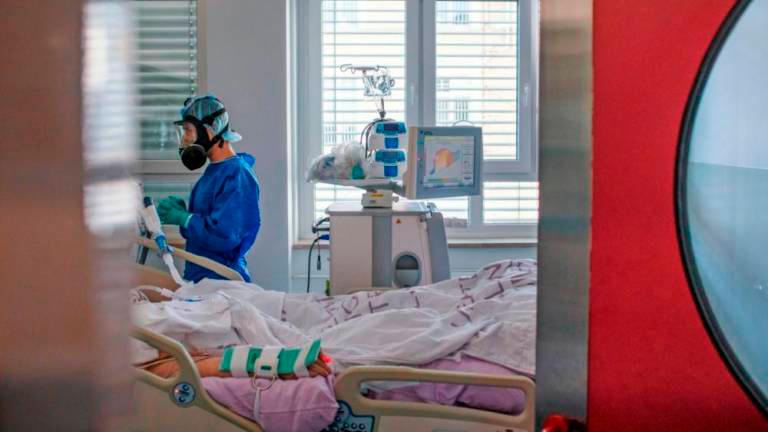 V Sloveniji upada število hospitaliziranih covidnih bolnikov