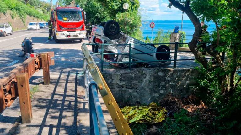 Motorist umrl na Obalni cesti