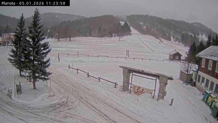 Na Goriškem temperature povečini rahlo previsoke, na Lokvah sneg