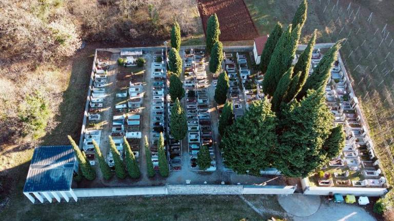 Pokopališče bo kmalu pokalo po šivih