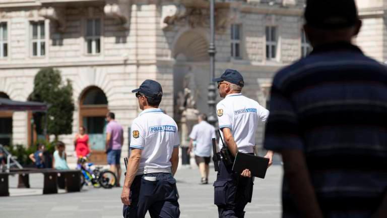 V Ulici Milano oropal mlado žensko