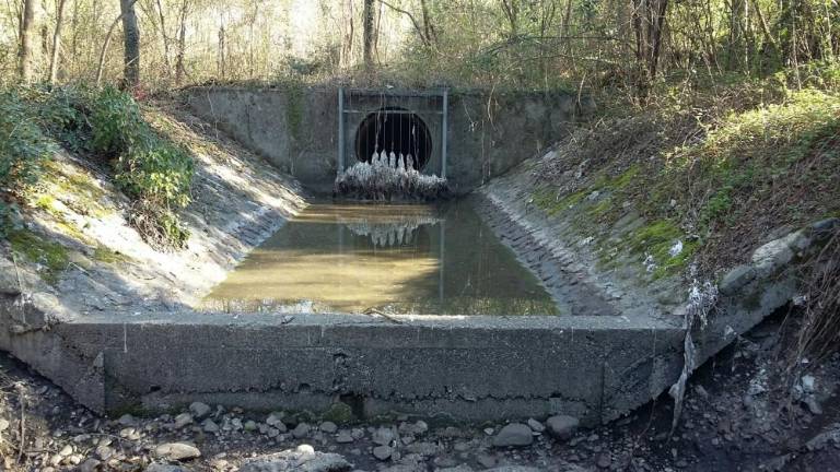 Iz kanalizacije priteka preveč meteornih voda