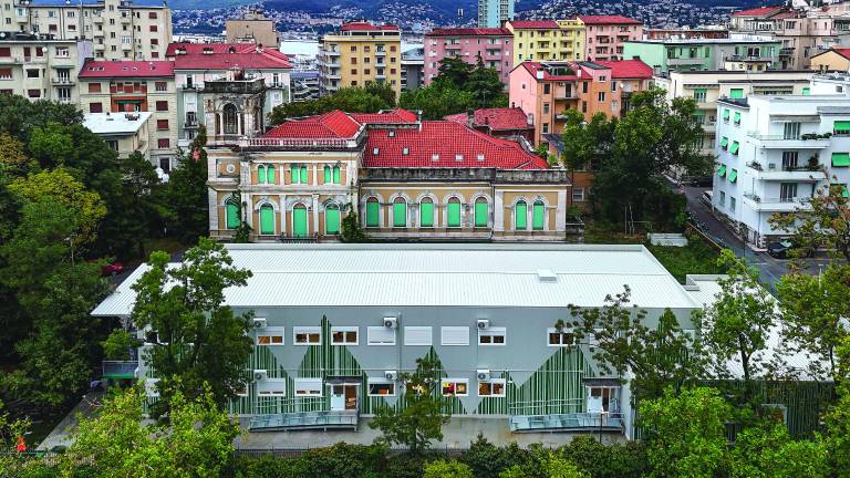 Otroške jasli Semidimela začasno domujejo v parku vile Haggiconsta v Drevoredu Gessi, predvidoma še do junija prihodnjega leta (Tedeschi/FotoDamj@n)