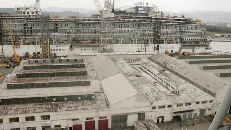 V ladjedelnici v Tržiču so se trije delavci zastrupili z ogljikovim monoksidom