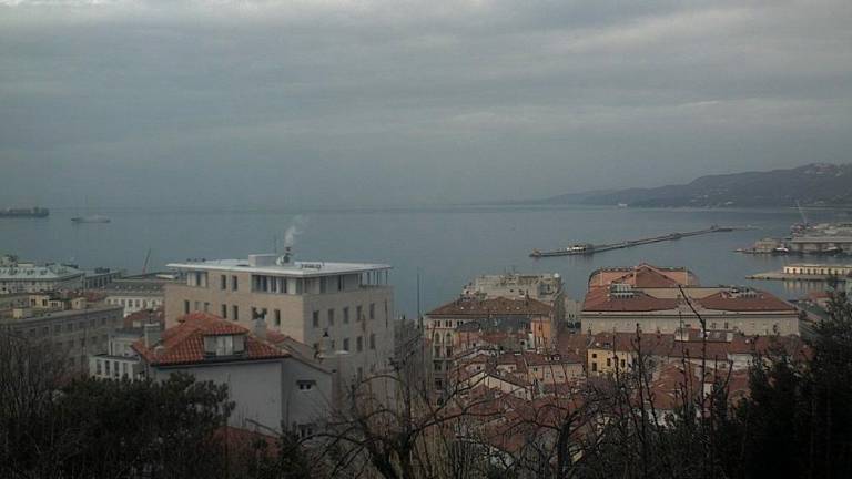 Jutri vlažni jugozahodni tokovi, v četrtek topla fronta