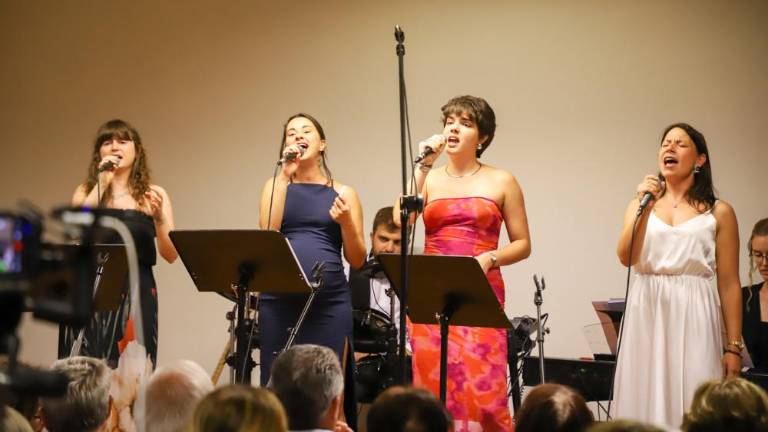 Pevski poklon Oliverju Dragojeviću