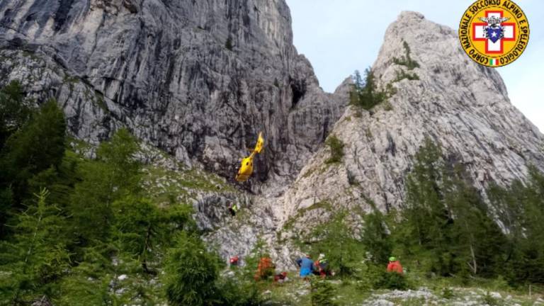 Tržačan utrpel več hujših poškodb med sestopom z južne stene hriba Peralba