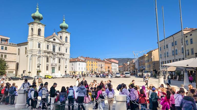 Sporočilu miru iz Assisija mladi ponesli na čezmejni goriški trg