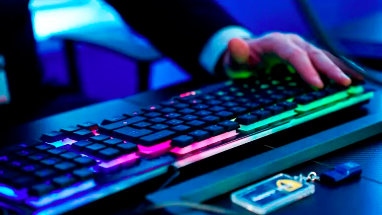 Obljubljali so ji visoko nagrado, pobrali so ji več deset tisoč evrov