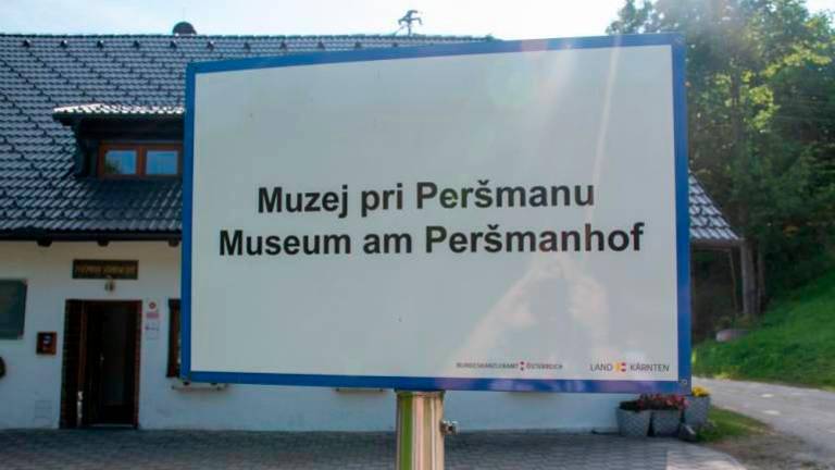 Komisija: Racija na Peršmanovi domačiji je bila nezakonita in nesorazmerna