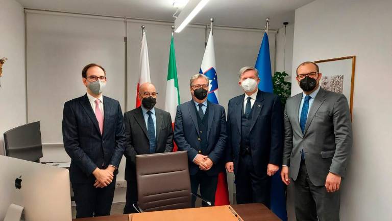 Slovenija odprla konzulat v Bocnu