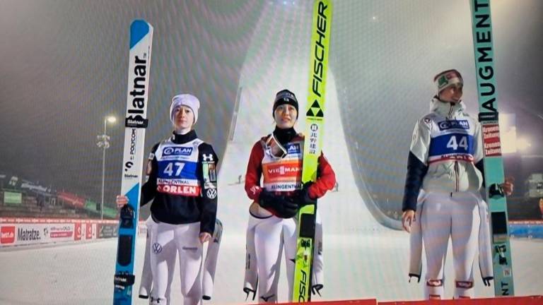 Nika Prevc druga na tekmi pokala v Klingenthalu, Nika Vodan deseta