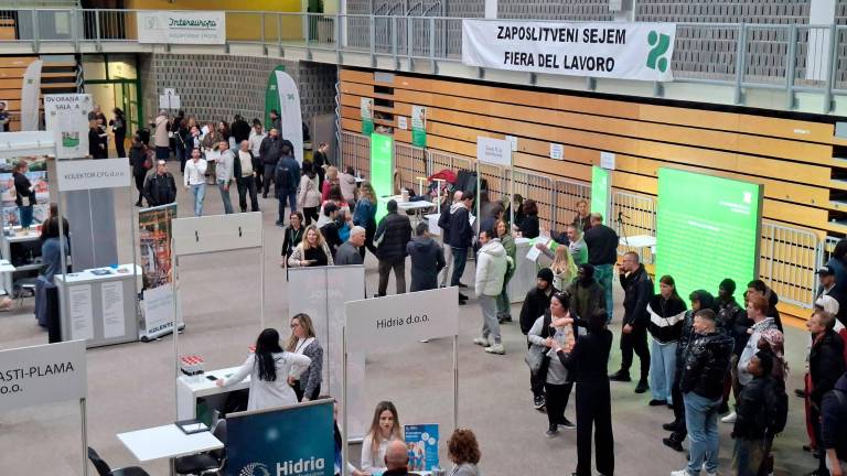 V Kopru poteka čezmejni zaposlitveni sejem