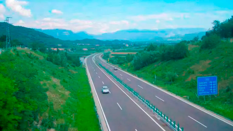 Vipavsko hitro cesto zaprli zaradi nesreče