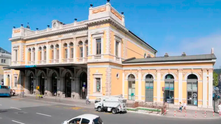 Na železniški postaji zaradi okvare zamude in spremembe voznega reda vlakov