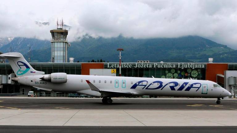 Letala Adrie Airways ostajajo na tleh