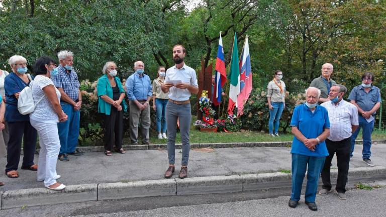 V spomin na pred 76 leti ustreljene kurirke in partizane