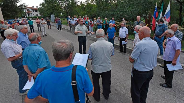 V spomin na pred 76 leti ustreljene kurirke in partizane