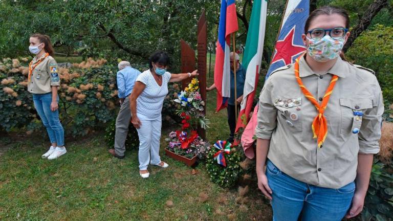 V spomin na pred 76 leti ustreljene kurirke in partizane