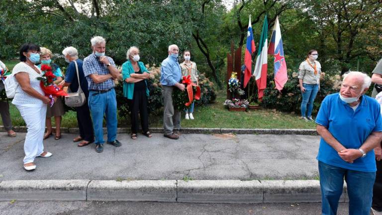 V spomin na pred 76 leti ustreljene kurirke in partizane