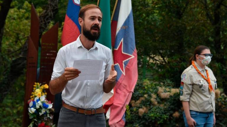 V spomin na pred 76 leti ustreljene kurirke in partizane