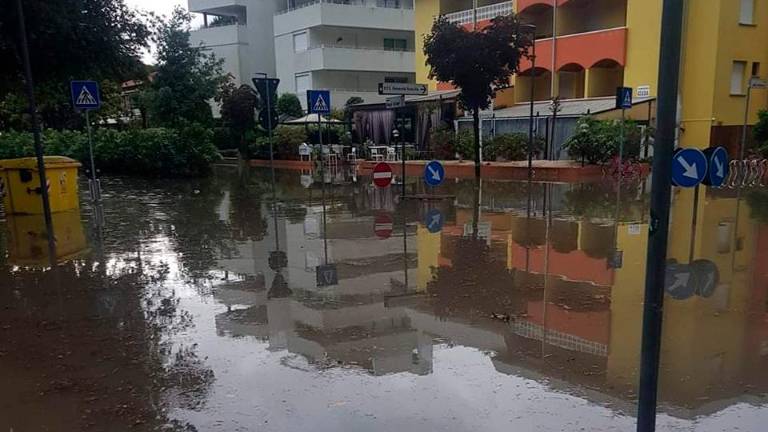 Voda v FJK poplavljala v Lignanu in ponekod v nižinah
