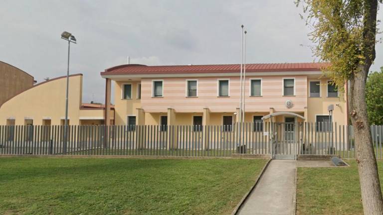 Štirinajstletnik zabodel očeta