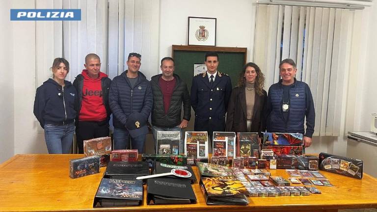 Ukradli so za 100 tisoč evrov kart