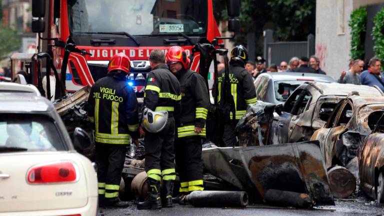 V Milanu eksplodiral kombi z dvajsetimi jeklenkami kisika