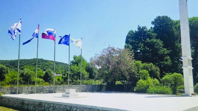 Slovenija obnovila spomenik na Rabu