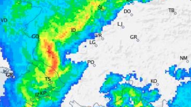 Slovenijo prešla nevihtna linija