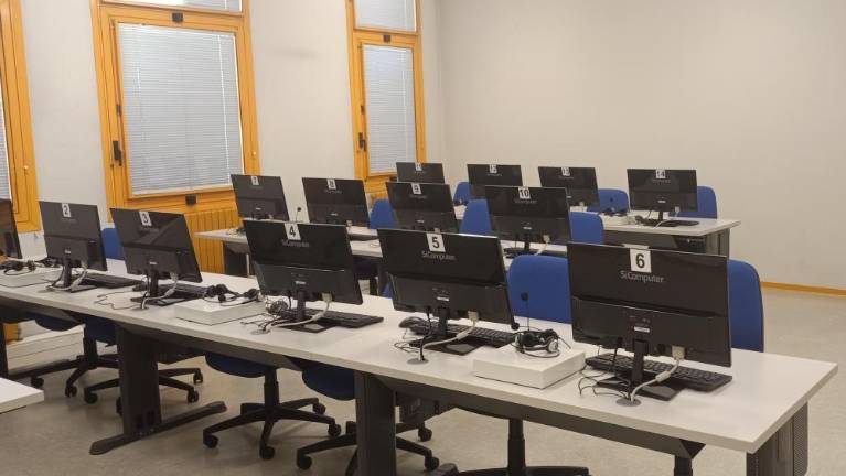 Na tehniških zavodih inovativni jezikovni laboratorij