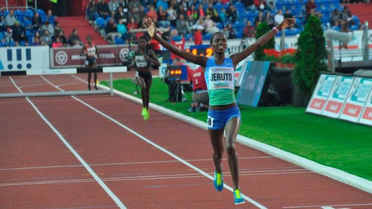 Svetovna prvakinja v teku na 3000 metrov z zaprekami suspendirana