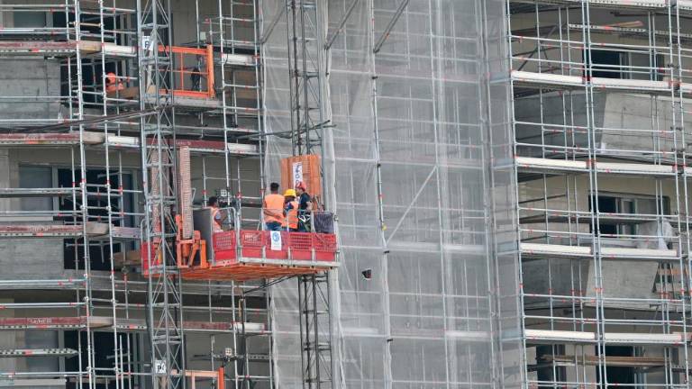 Z lažnimi gradbenimi deli nezakonito pridobili skoraj 28 milijonov evrov